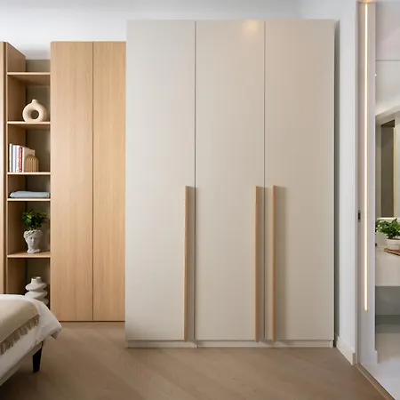 North By Urbanesq Cortina O * בוקרשט