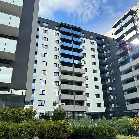 North By Urbanesq Cortina O * 布加勒斯特